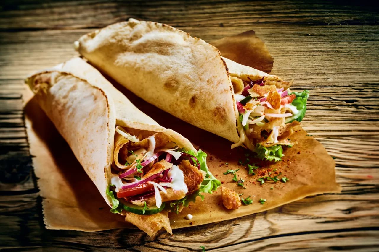 Jak zrobić kebab z kurczaka – prosty przepis na smaczny posiłek